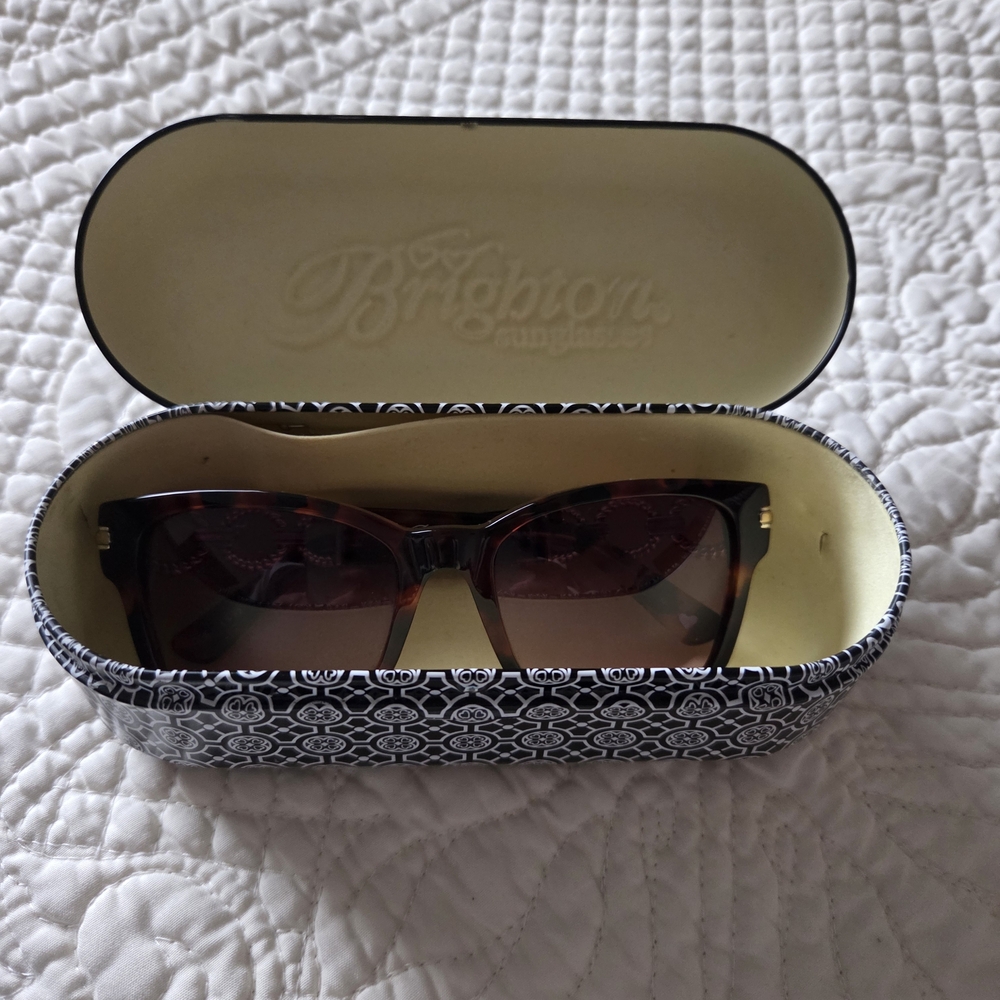 Tortoiseshell Sunglasses with Black and White Case - Picture 4 of 4